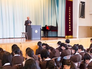 高1：矢野吉久神父様（カトリック箕面教会） テーマ：「地球上で多くの人々と共に生きていることを考える」