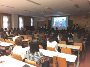 カナダへの3ヶ月留学の報告会が開催されました。