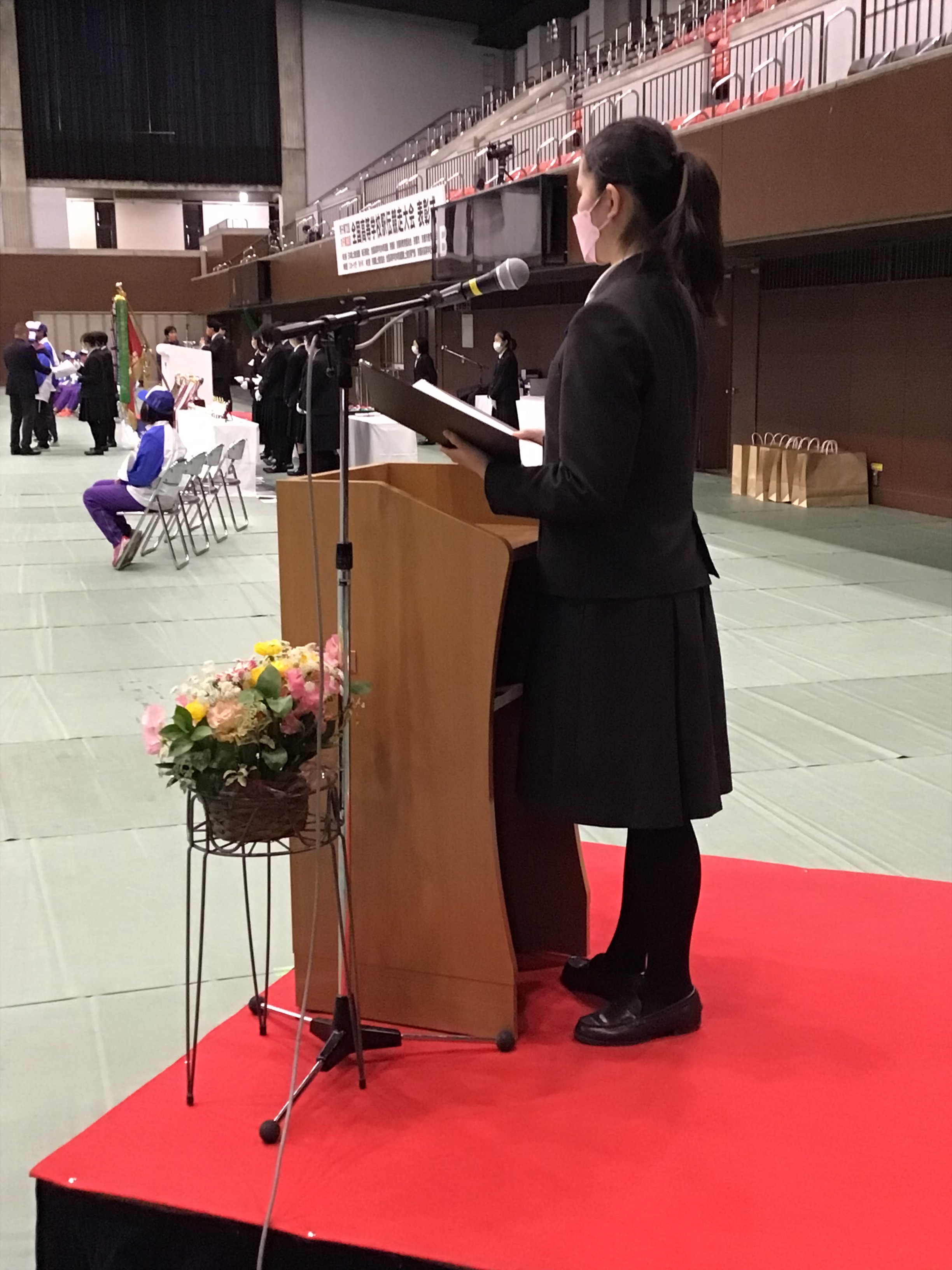 本校放送局員が全国駅伝表彰式の司会をしました ノートルダム女学院中学高等学校